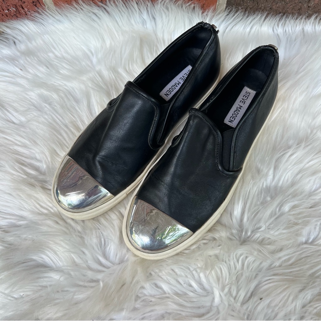 Steve Madden Faux Leather Black And Silver Toe Slip On Fashion Sneakers